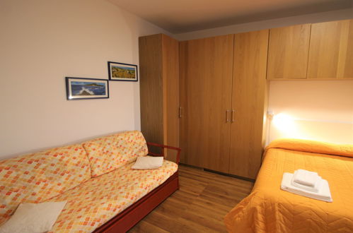Foto 10 - Apartment mit 1 Schlafzimmer in Porto Valtravaglia mit blick auf die berge