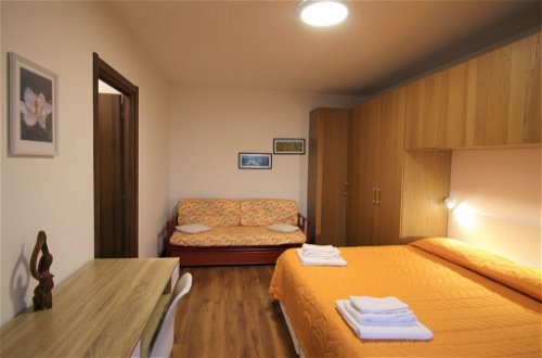 Foto 11 - Apartment mit 1 Schlafzimmer in Porto Valtravaglia mit blick auf die berge