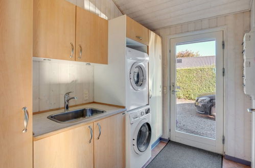 Photo 11 - Maison de 4 chambres à Flovt Strand avec terrasse et sauna