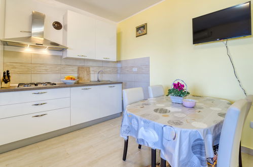 Foto 8 - Apartamento de 1 quarto em Opatija com jardim e terraço