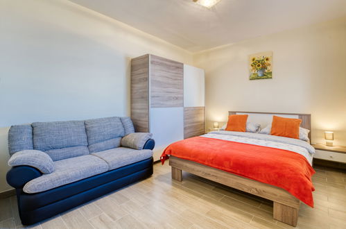 Foto 4 - Appartamento con 1 camera da letto a Opatija con giardino e vista mare