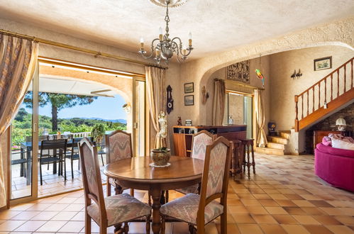 Foto 5 - Casa de 3 habitaciones en Le Lavandou con piscina privada y vistas al mar