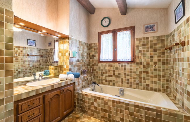 Casa de 4 quartos em Le Lavandou com piscina privada e jardim - Foto 17