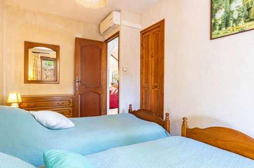 Foto 15 - Casa con 3 camere da letto a Le Lavandou con piscina privata e giardino