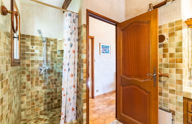 Casa de 4 quartos em Le Lavandou com piscina privada e jardim - Foto 16