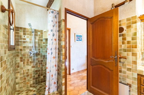 Foto 16 - Casa con 3 camere da letto a Le Lavandou con piscina privata e vista mare