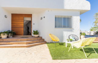 Foto 3 - Casa de 4 habitaciones en Deltebre con piscina privada y vistas al mar