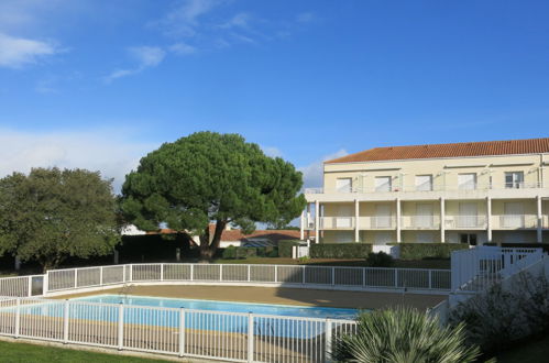 Foto 13 - Apartamento de 1 habitación en Les Sables-d'Olonne con piscina y vistas al mar