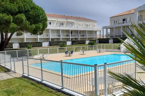 Foto 1 - Apartamento de 1 quarto em Les Sables-d'Olonne com piscina e vistas do mar