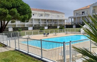 Foto 1 - Apartamento de 1 quarto em Les Sables-d'Olonne com piscina e vistas do mar