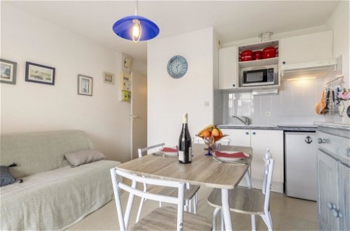 Foto 8 - Apartamento de 1 habitación en Les Sables-d'Olonne con piscina y vistas al mar