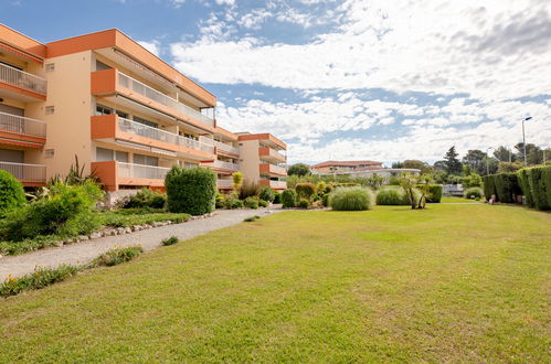 Photo 17 - Apartment in Saint-Raphaël with garden and terrace