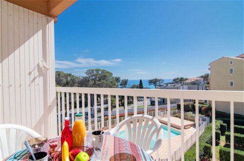 Photo 1 - 2 bedroom Apartment in Fréjus with swimming pool and sea view