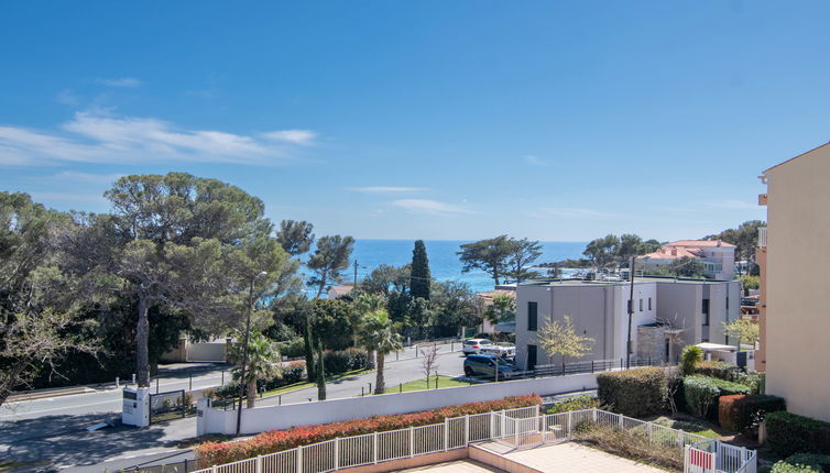 Foto 1 - Appartamento con 2 camere da letto a Fréjus con piscina e vista mare