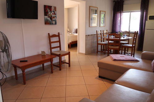 Photo 16 - 2 bedroom Apartment in Loulé with swimming pool and garden