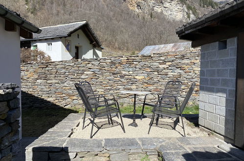 Foto 7 - Appartamento con 2 camere da letto a Rossa con giardino e vista sulle montagne