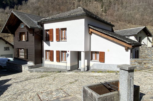 Photo 1 - Appartement de 2 chambres à Rossa avec jardin et vues sur la montagne