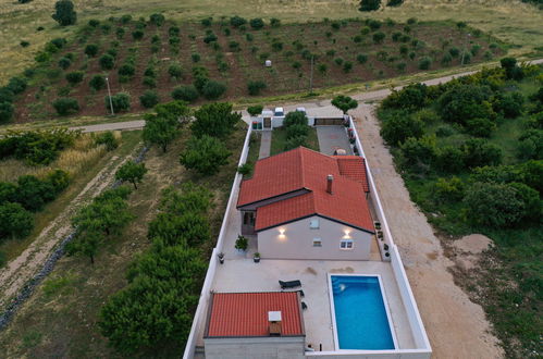 Foto 35 - Casa de 3 quartos em Benkovac com piscina privada e jardim