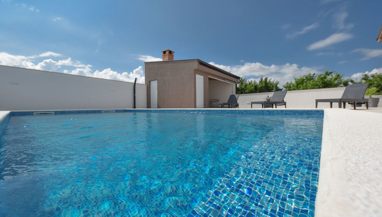 Casa de 4 quartos em Benkovac com piscina privada e jardim - Foto 1