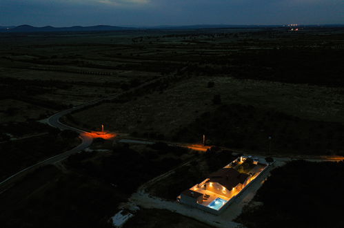 Photo 38 - Maison de 3 chambres à Benkovac avec piscine privée et jardin