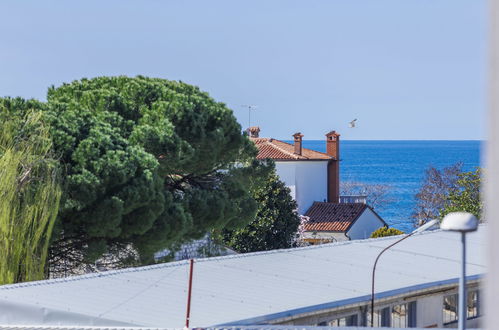 Foto 3 - Apartamento de 1 quarto em Umag com terraço e vistas do mar