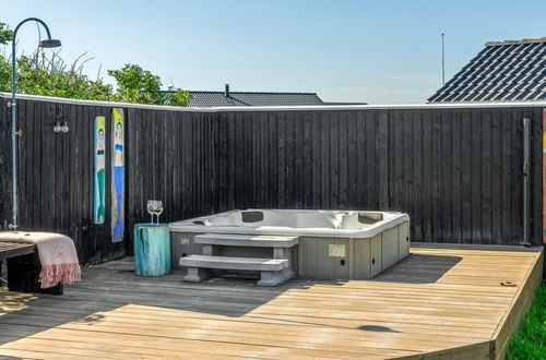 Foto 3 - Casa de 3 quartos em Blokhus com terraço e banheira de hidromassagem