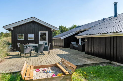 Foto 5 - Casa de 4 quartos em Blokhus com piscina privada e terraço