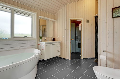 Foto 23 - Casa de 3 habitaciones en Rindby Strand con terraza y sauna