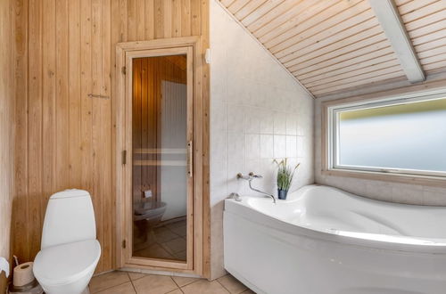 Foto 16 - Casa de 3 quartos em Hvide Sande com terraço e sauna