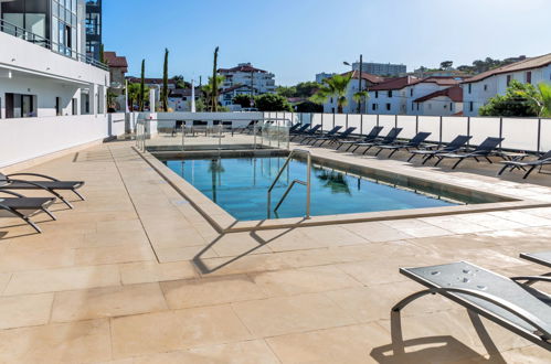 Foto 15 - Appartamento con 2 camere da letto a Biarritz con piscina e vista mare