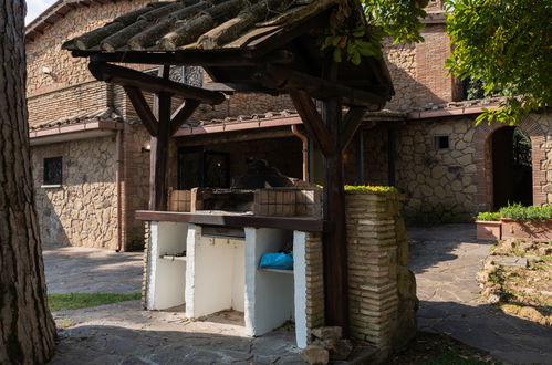 Foto 41 - Casa de 4 quartos em Bracciano com piscina privada e vista para a montanha