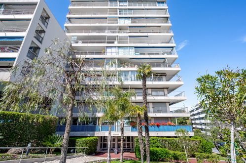 Foto 16 - Apartamento de 2 habitaciones en Cannes con piscina y vistas al mar