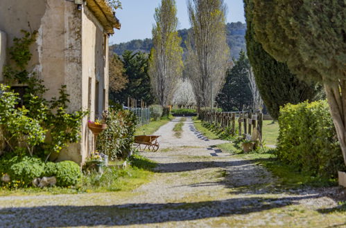 Foto 39 - Casa con 6 camere da letto a Lagnes con piscina e giardino