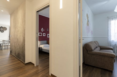 Foto 30 - Appartamento con 4 camere da letto a Taggia con vista mare