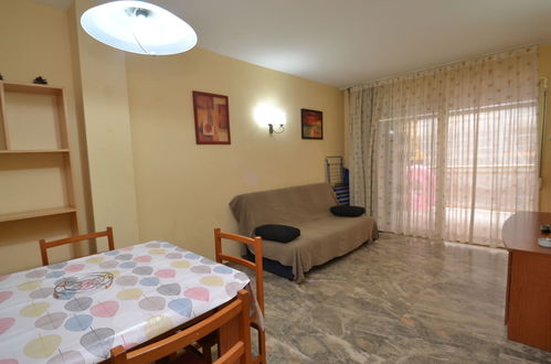 Photo 8 - 1 bedroom Apartment in Salou with swimming pool and garden