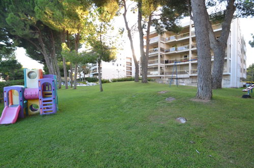 Foto 18 - Appartamento con 2 camere da letto a Salou con piscina e giardino