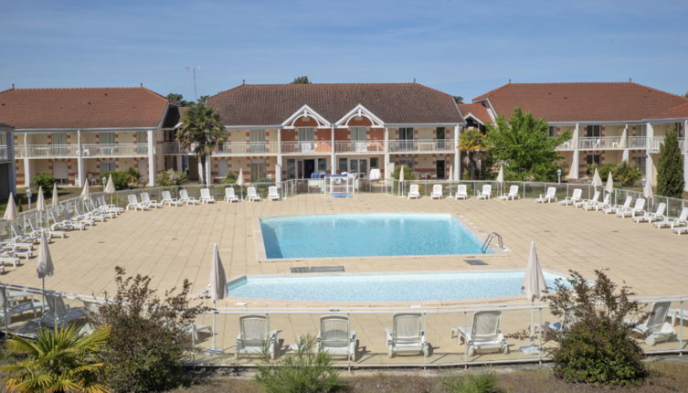 Foto 1 - Apartamento de 2 quartos em Le Verdon-sur-Mer com piscina e terraço