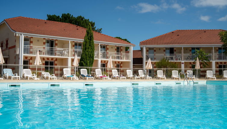 Photo 1 - 3 bedroom Apartment in Le Verdon-sur-Mer with swimming pool and terrace