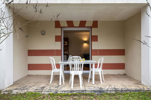Foto 17 - Apartment mit 1 Schlafzimmer in Le Verdon-sur-Mer mit schwimmbad und terrasse