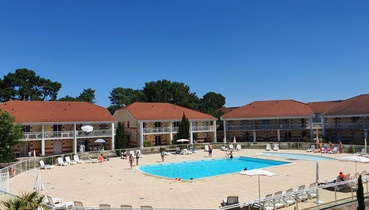 Foto 1 - Apartamento de 1 quarto em Le Verdon-sur-Mer com piscina e terraço