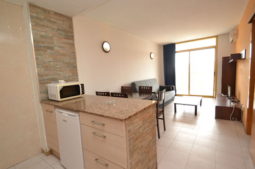 Photo 17 - 2 bedroom Apartment in Salou with swimming pool and garden