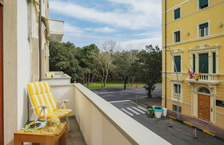 Photo 2 - Appartement de 2 chambres à Viareggio avec jardin et vues à la mer