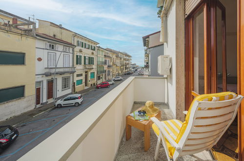 Photo 1 - Appartement de 2 chambres à Viareggio avec jardin et vues à la mer