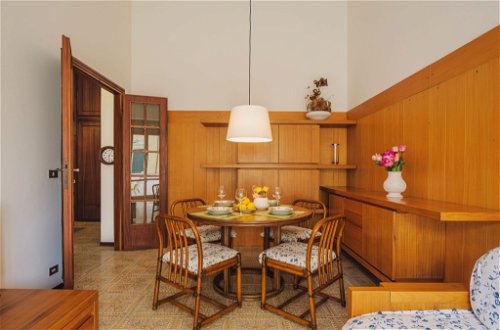 Foto 21 - Appartamento con 2 camere da letto a Viareggio con giardino e vista mare