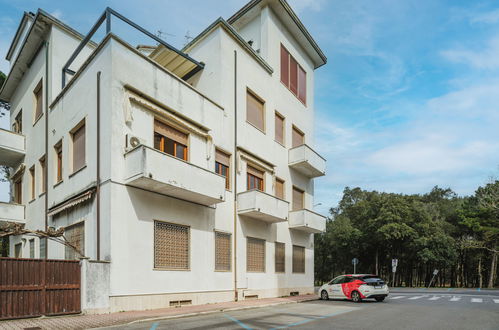 Foto 14 - Apartamento de 2 habitaciones en Viareggio con jardín y terraza