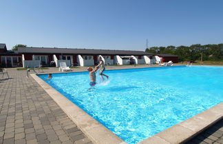 Foto 1 - Apartamento de 2 quartos em Aakirkeby com piscina e terraço