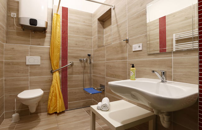 Apartamento de 2 quartos em Desná com jardim e banheira de hidromassagem - Foto 5