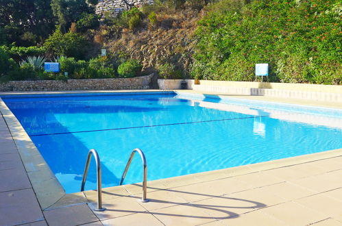 Foto 19 - Haus mit 1 Schlafzimmer in Le Lavandou mit schwimmbad und blick aufs meer