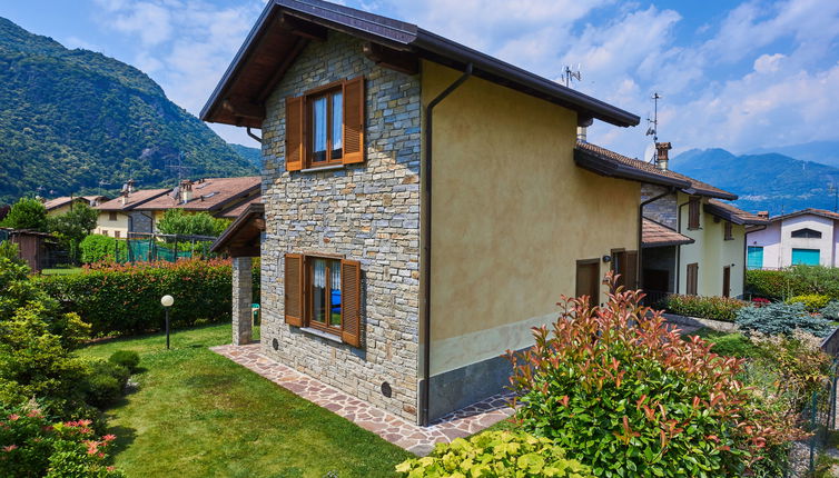 Foto 1 - Casa de 2 quartos em Colico com piscina privada e vista para a montanha