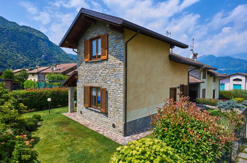 Foto 1 - Casa de 2 quartos em Colico com piscina privada e vista para a montanha